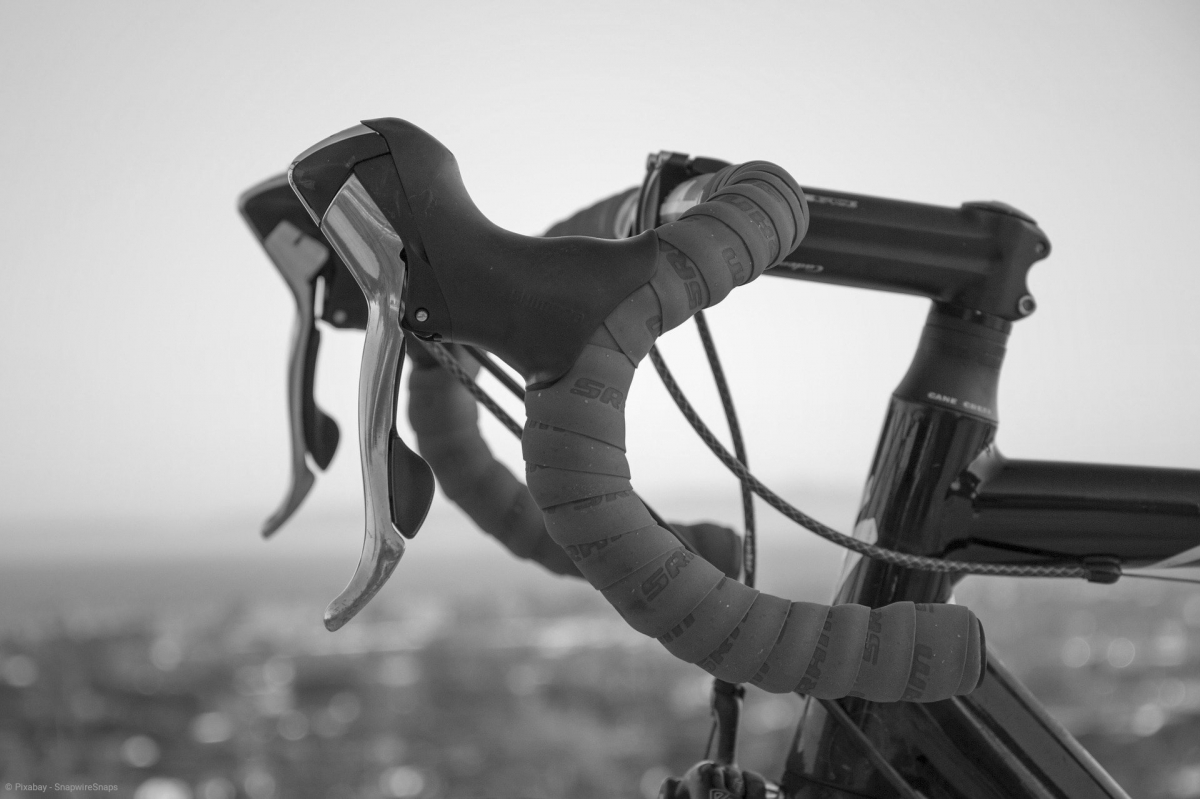 racing-bike-pixabay-snapwiresnaps