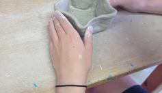 Atelier pour groupes enfants et adolescents : découverte des pratiques artistiques de céramique ancienne