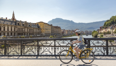 Grenoble 2000 ans d&#039;histoire à vélo