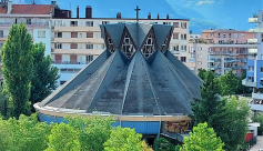 Visite de l&#039;église Saint-Jean : histoire de sa construction, architecture et symboles