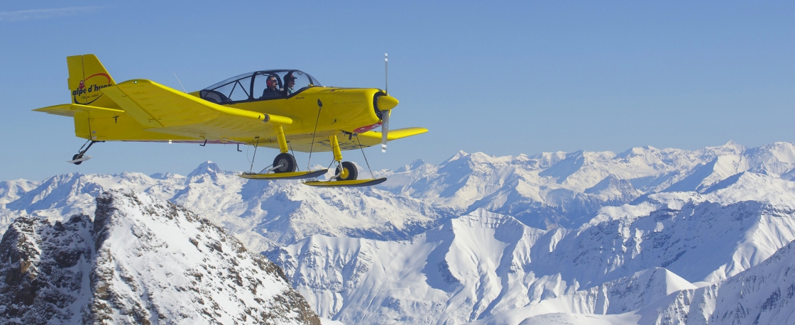 Vol au-dessus des montagnes Alpes Isère 