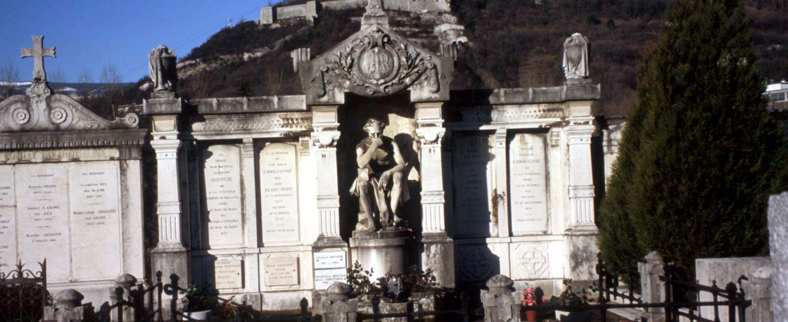 Tombe au Cimetire Saint-Roch