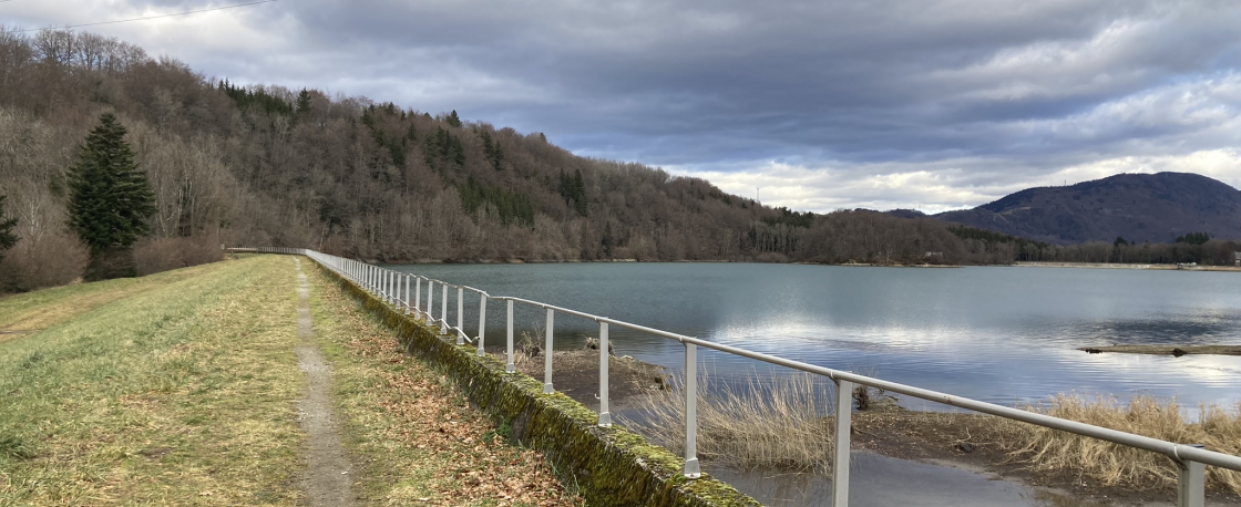 Accs scuris pour profiter de la vue du lac Mort.