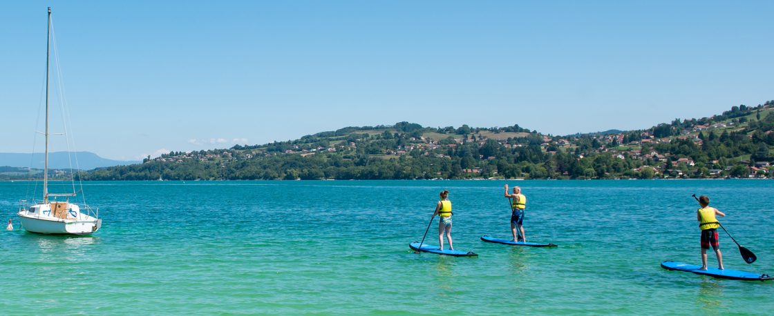 Stand-up paddle sur le lac de Paladru