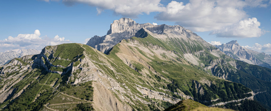 randonnées sommets emblématiques de l'isère bonnet de calvin dans les alpes jocelyn chavy