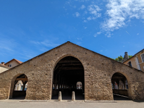 Halle mdivale - Crmieu, cit mdivale - Balcons du Dauphin - Nord-Isre -  moins d'une heure de Lyon