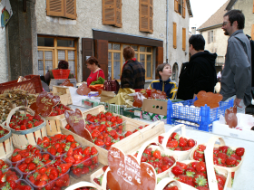 stand de fraises au march de Mens