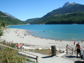 Base nautique vue depuis la descente de la plage