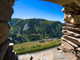 Au-dessus du village de Besse-en-Oisans