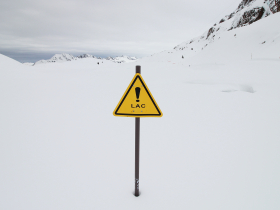 Le Lac Besson cach sous la neige