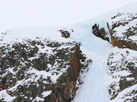 Sur le parcours, profiter de la vue sur la cascade glace "La Symphonie d'Oz"