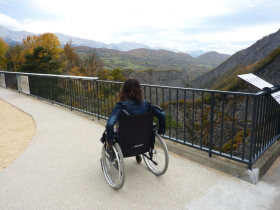 Le belvdre est accessible aux personnes  mobilit rduite