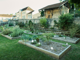 Jardin Mdival de Saint-Chef,  moins d'une heure de Lyon