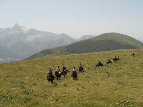 A cheval dans les alpages du beaumont