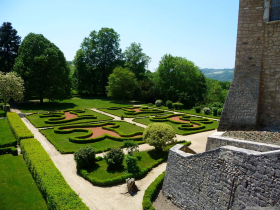 Randonne chteau et fermes bas Dauphin - jardin chteau de Virieu