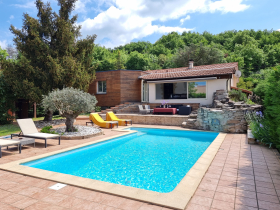 Piscine de la Chambre d'htes chez Amlie - Crmieu - Balcons du Dauphin