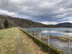 Accs scuris pour profiter de la vue du lac Mort.